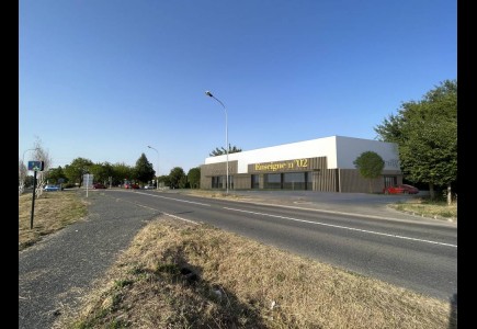 MURS COMMERCIAUX TOURS NORD